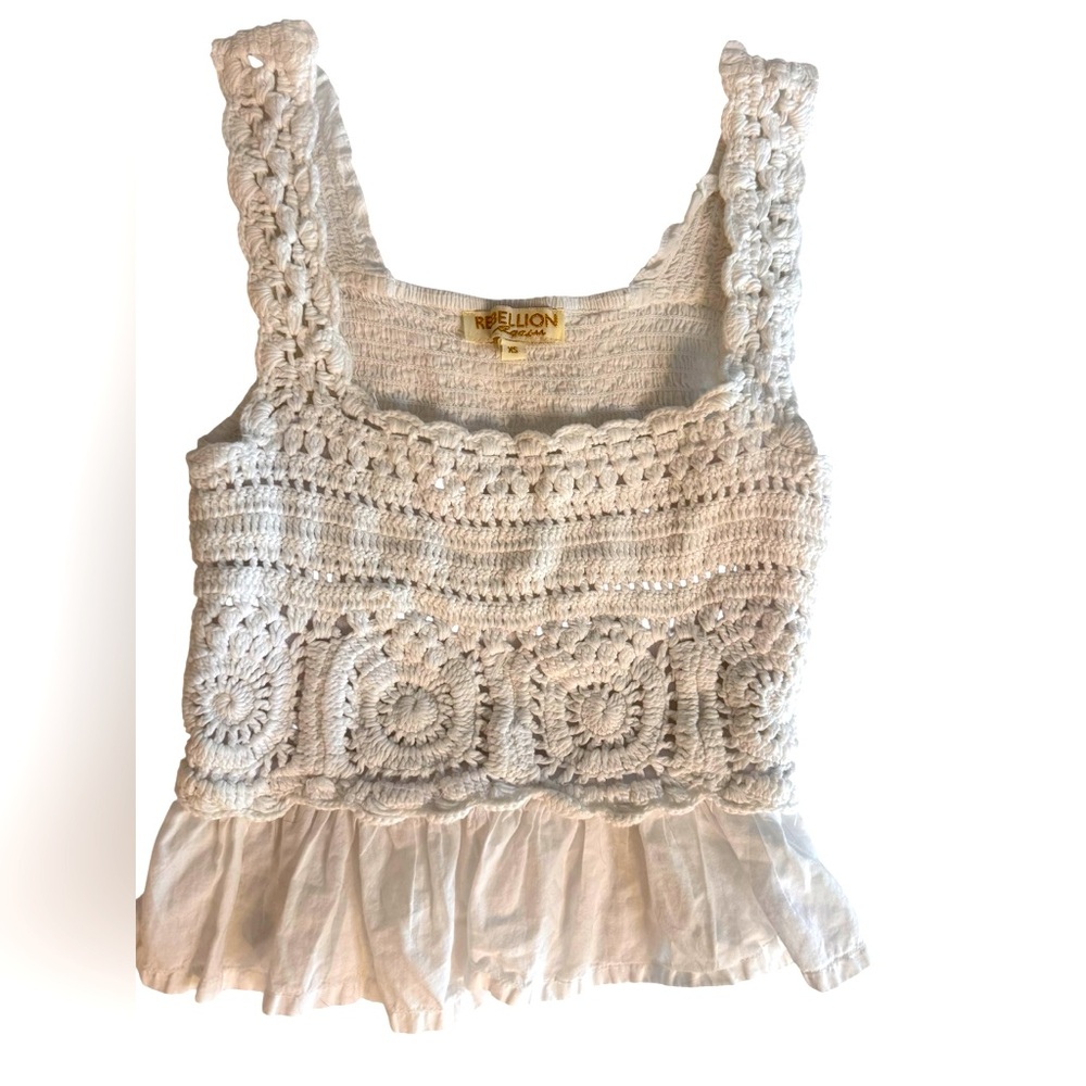 Rebellion white crocheted & sear sucker cropped tank top size XS
